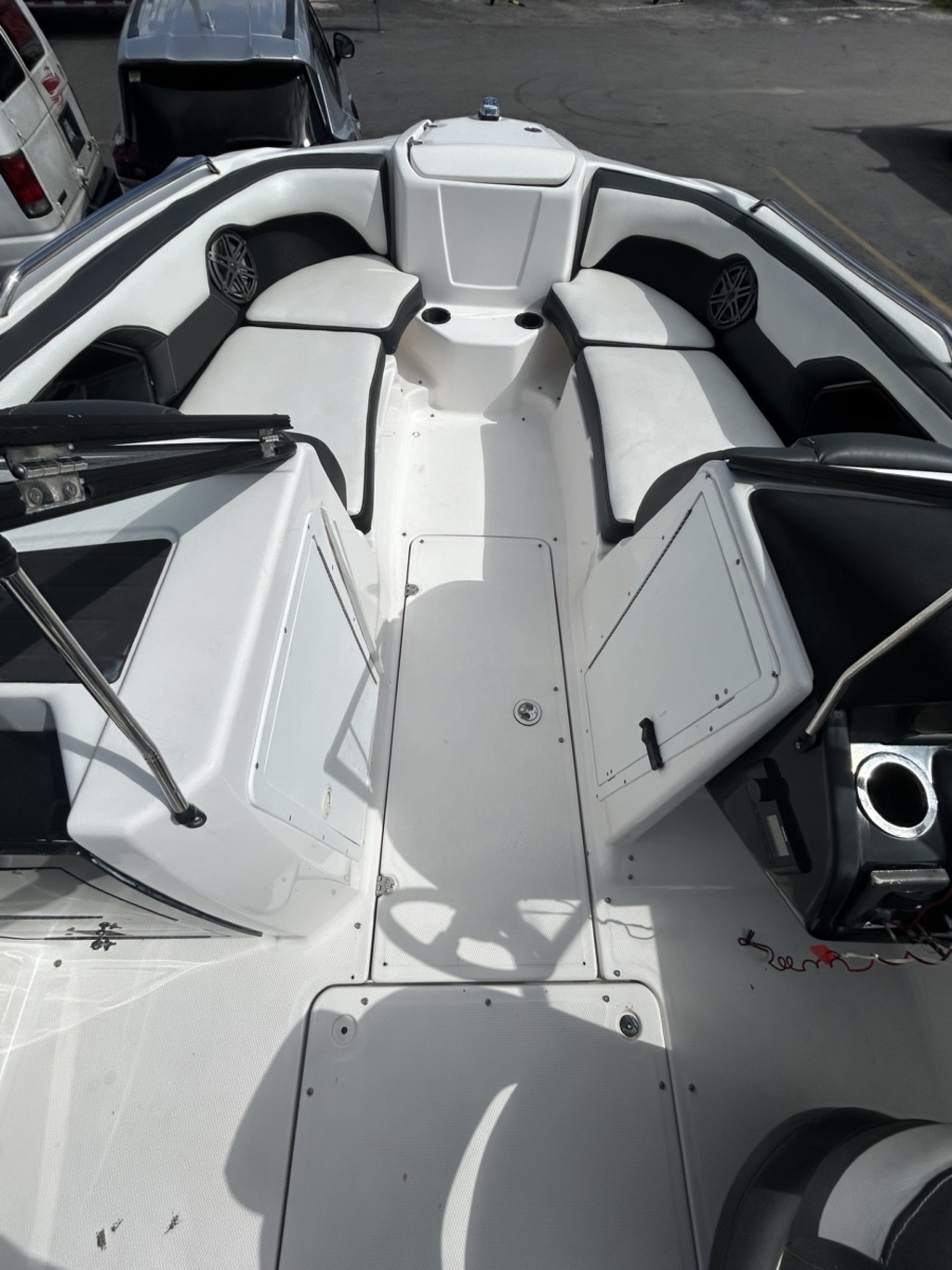 Jet Boat - NEW UPHOLSTERY, PAINT, JL AUDIO SOUND SYSTEM - Miami Boat Place