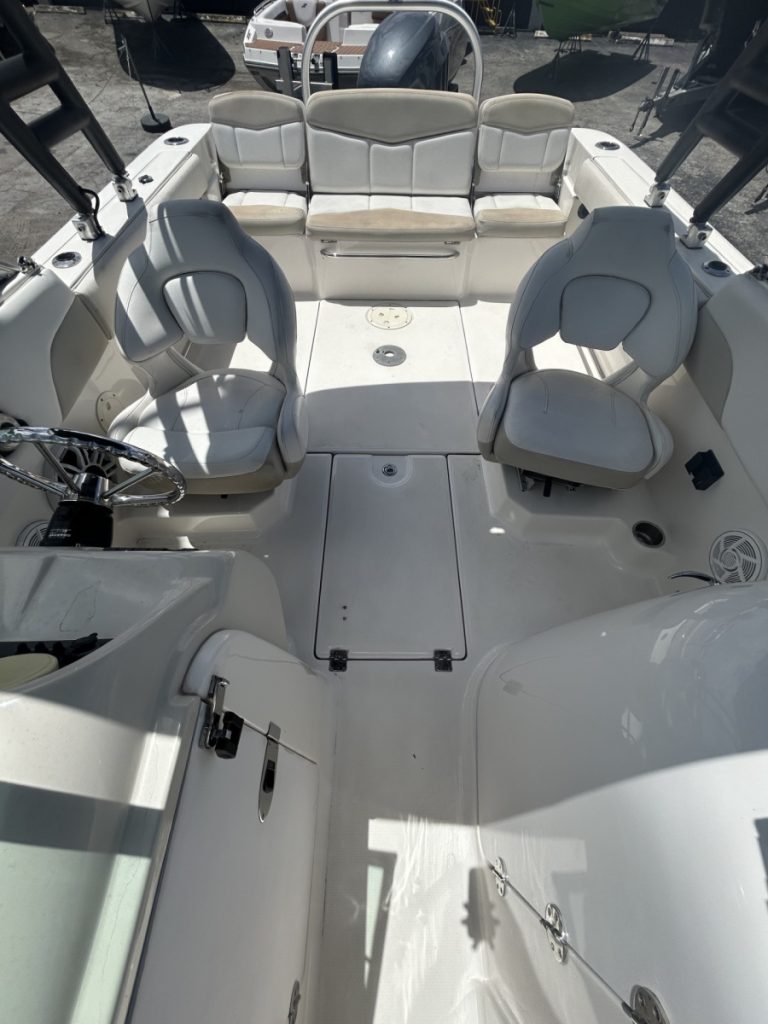 Used Robalo R207 Robalo R207 – Yamaha 150HP – Low Hours – Bowrider – Ready for the Water ...